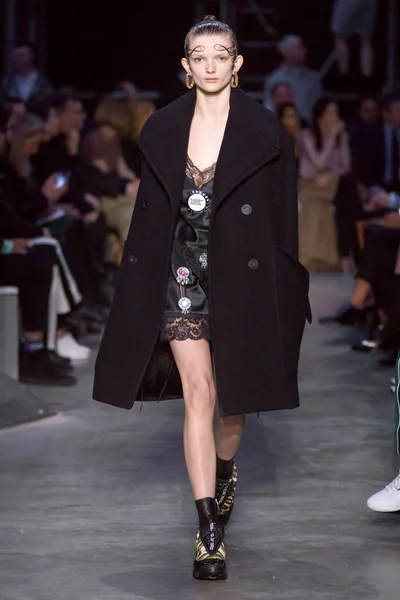 Look 17